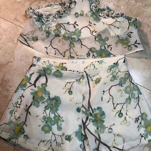 Adeirlina playful floral matching short and crop top set size x-small.